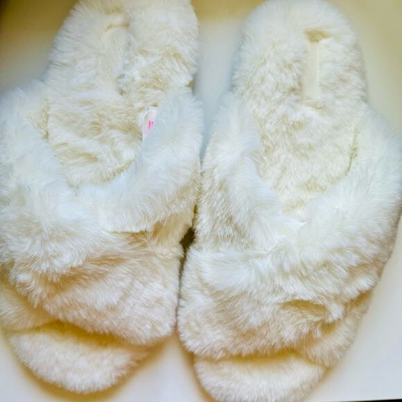 NEW VS VICTORIAS SECRET White Cream Fuzzy Fur Open Toe Sandal Slippers Slides M - Picture 6 of 7